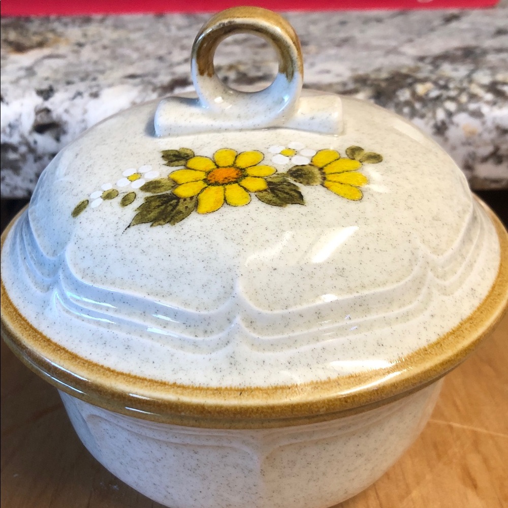 Vintage new stock MIKASA Oven to Table Small Round Casserole w Lid Retired